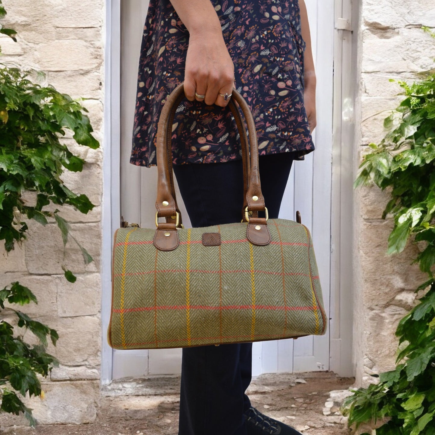 Barrel handbag