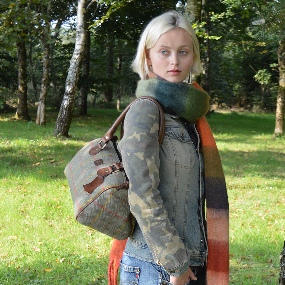 Barrel handbag